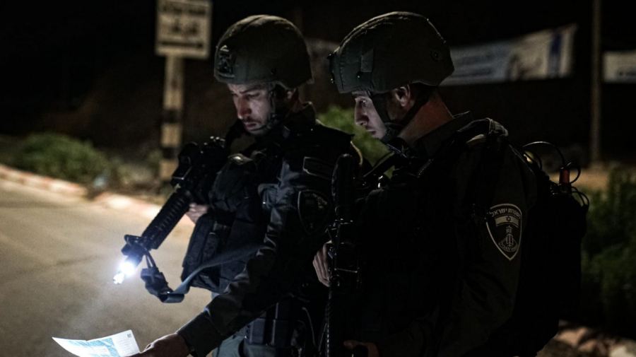 اعتقال شابين من قلقيلية بإلقاء عبوة ناسفة على نقطة للجيش الاسرائيلي